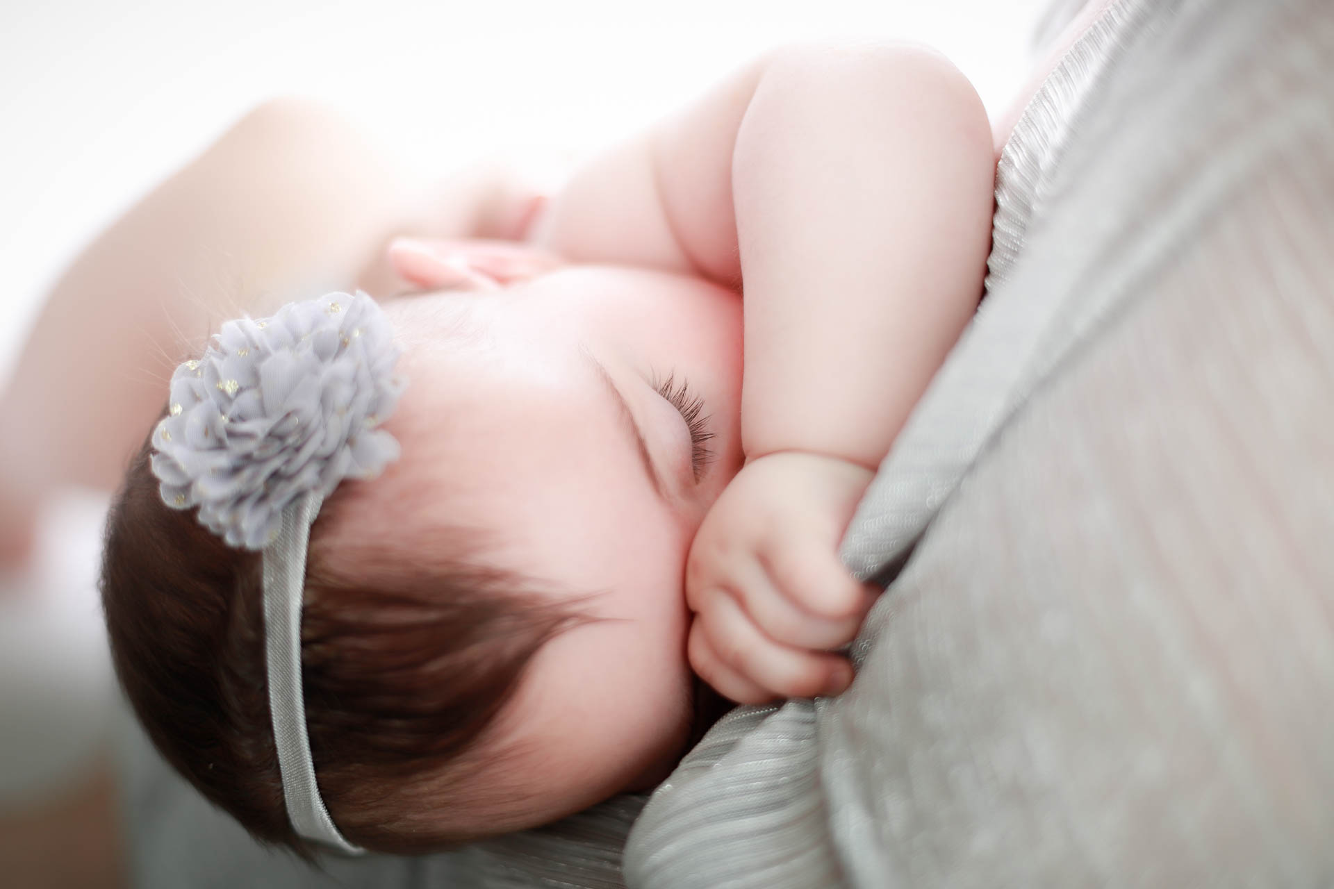 Bébé 6 / 12 mois - allaitement - séance photo studio