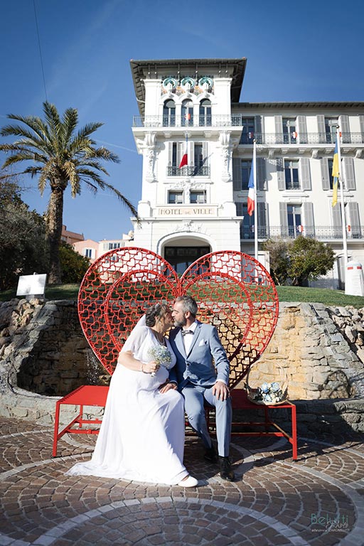 Elsa et Nico, Mariage Hivernal à la Saint-Valentin devant la mairie du Cannet