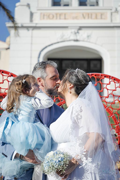 Elsa et Nico, Mariage Hivernal à la Saint-Valentin devant la mairie du Cannet